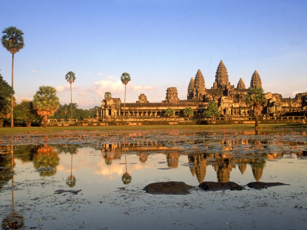 http://www.bidon5.es/images/45_Angkor_Wat_al_atardecer,_Camboya.jpg